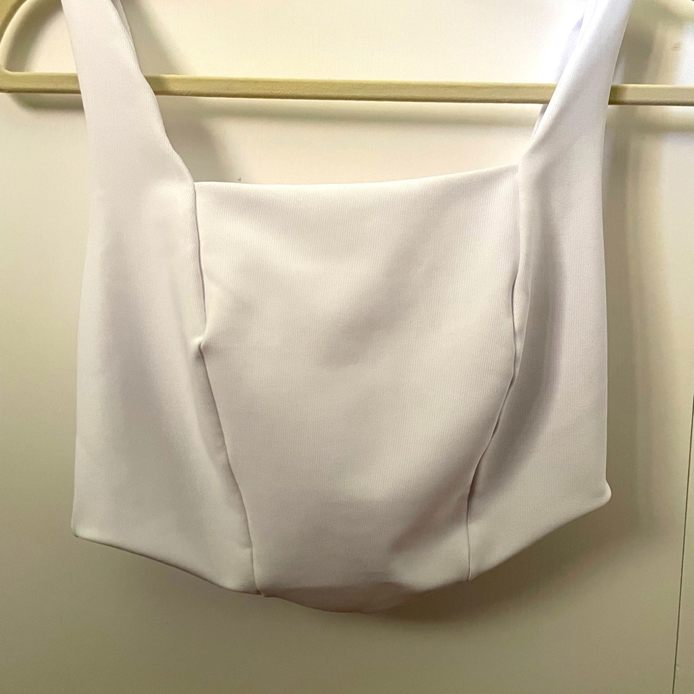 Beautiful White Top size XP with zipper on the back